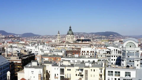 Empty Budapest during COVID coronavirus in Hungary - drone 4K Vídeo Stock 128230901