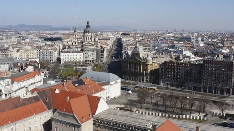 Empty Budapest during COVID coronavirus in Hungary - drone 4K Vídeo Stock 128230906