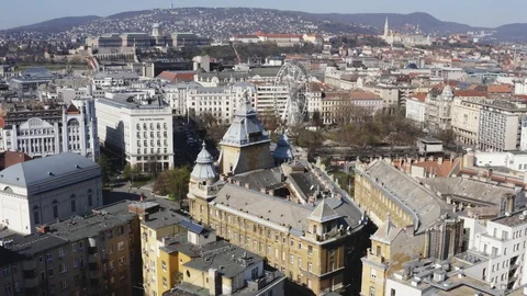 Empty Budapest during COVID coronavirus in Hungary - drone 4K Vídeo Stock 128230912