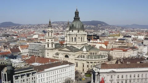 Empty Budapest during COVID coronavirus in Hungary - drone 4K Vídeo Stock 128230914