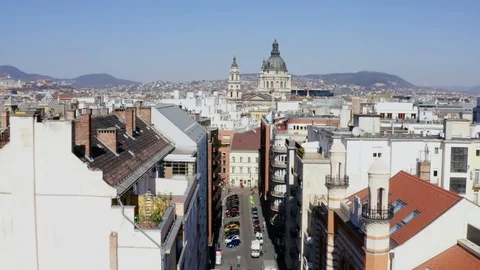 Empty Budapest during COVID coronavirus in Hungary - drone 4K Vídeo Stock 128230916