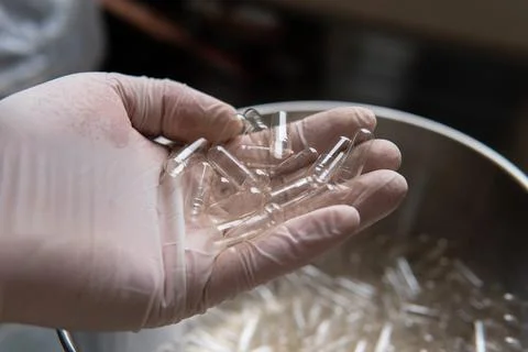 Empty capsules for dietary supplements. Vegetable cellulose for capsules. do- 스톡 사진