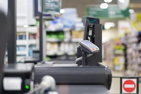 Empty cash desk with computer screen and card payment terminal on blurry ba.. Stock Photos