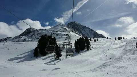 Empty chairlift going up mountain. Video stock 123553862