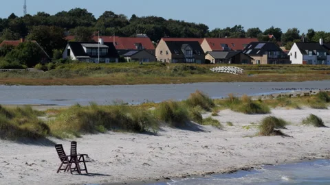 Empty chairs on a sandy beach in denmark 库存影片 343860408