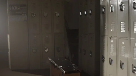 Empty changeroom, fighter walks into gym locker room with big dufffle bag 스톡 동영상 104531848