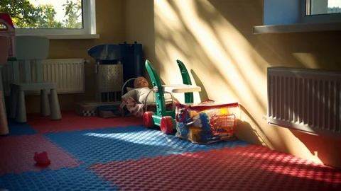 Empty children's playroom at sunset. HD 스톡 동영상 104059527