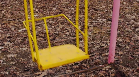 Empty children's swings in the Park Stockbeeldmateriaal 63157672