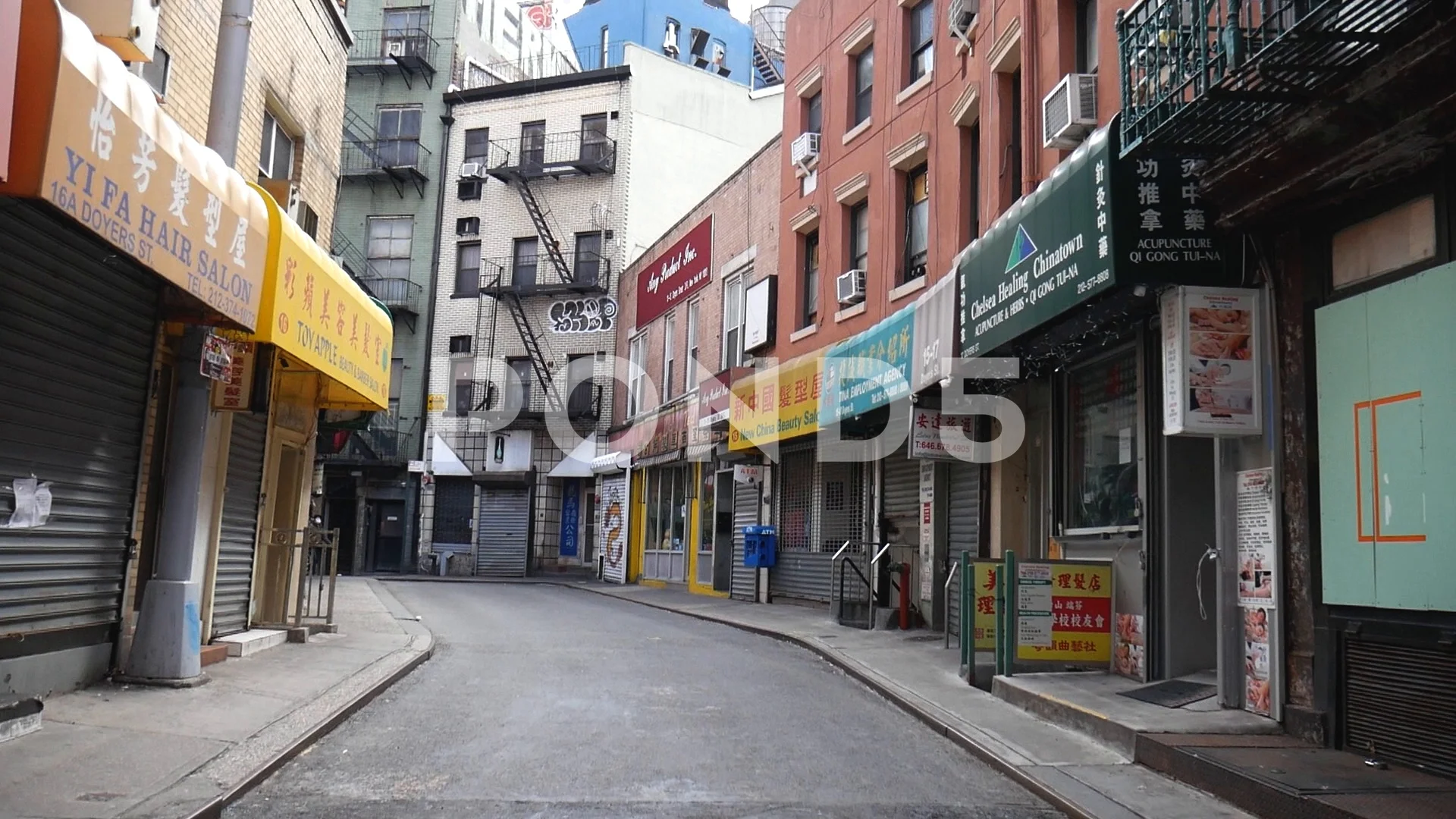 A look at Doyers St. in Chinatown during the COVID-19 lockdown : r/nyc
