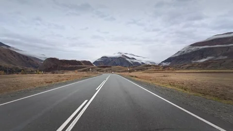 Empty Chuysky Trakt road through misty Altai mountains in late autumn under.. Stock-Footage 335993253