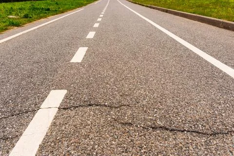 An empty city bike path along a city street in summer Foto stock