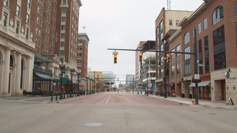Empty city intersection, covid-19 lockdown, quarantine, 4K60p Stock Footage 128733252