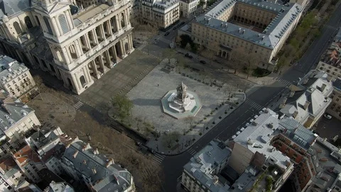 Empty city square on Paris under Covid-19 lock-down rules for stopping Video stock 126950630