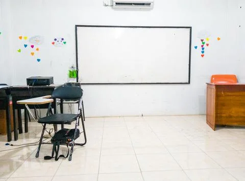 Empty classroom interior with whiteboard, student desk and chair Stock Photos