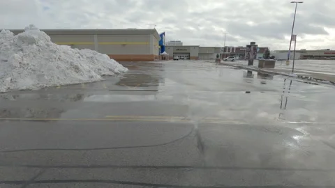 Empty closed shopping mall in Toronto area COVID 19 pandemic lockdown Vídeos de archivo 145924156