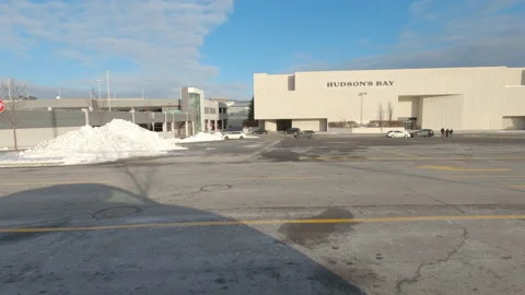 Empty closed shopping mall in Toronto area COVID 19 pandemic lockdown Vidéo 145954688