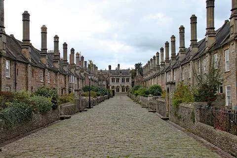 The empty cobblestone street of Vicar's Close in Wells, Somerset 스톡 사진