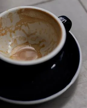Empty coffee cup, patterns on coffee ceramic Foto stock