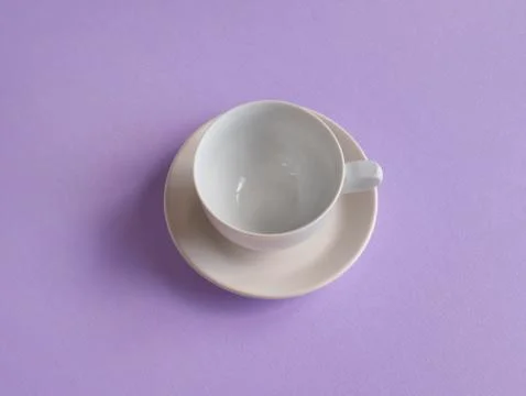 Empty coffee cup on pink background top view Foto stock