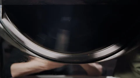 Empty Coffee Roaster Drum Spin Close-Up Stockbeeldmateriaal 307589759