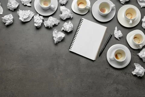 Empty cups, notebook and crumpled paper on grey table, flat lay. Space for te Foto stock