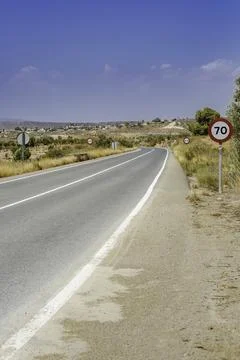 Empty curving major road, acting as a leading line, stretches to the horizon Fotos Stock
