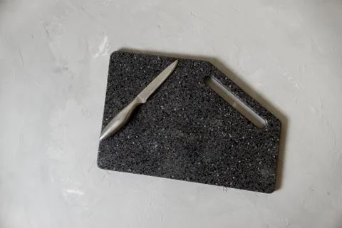 Empty cutting granite board on concrete gray background with alumene, silver, Stock Photos