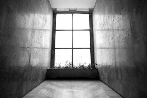 Empty, dark room with big window and marble walls Foto stock
