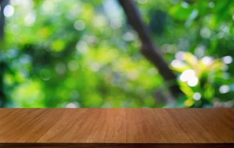 Empty dark wooden table in front of abstract blurred bokeh background of rest Foto stock