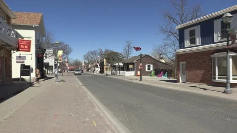 Empty devastated small tourist town main street in COVID 19 pandemic lockdown Vídeos de archivo 151570444