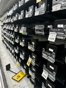 Empty display area in grocery store Foto stock