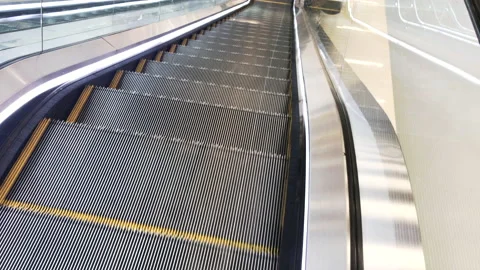 Empty elevator and ground floor with no people in Galleria shopping mall. Stockbeeldmateriaal 139888556