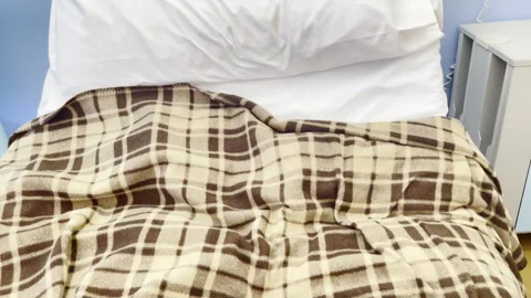 Empty emergency room with wheeled bed, sterile bedclothes, coverlet and medical Stock Footage 273366397