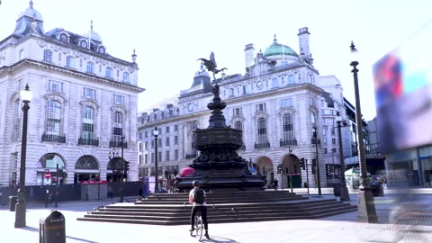 An empty Eros Statue at Piccadilly Circus during lockdown Stock Footage 142737276