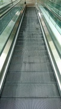 Empty escalator moving walkway Foto stock