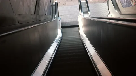 Empty escalator in museum 動画素材 220038283