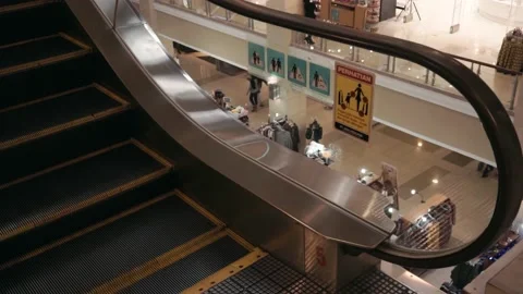 EMPTY ESCALATOR IN SHOPPING MALL Stock Footage 209117951