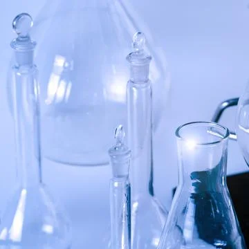 Empty flasks. Laboratory analysis equipment. Chemical laboratory, glassware t Foto stock