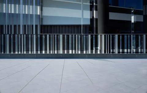 Empty floor with modern pattern glass wall Foto stock