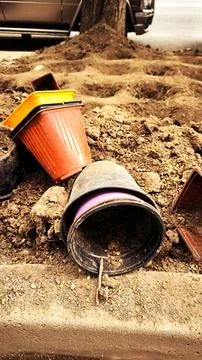 Empty Flower Pots on Ground Prepared for Planting. Fotos Stock