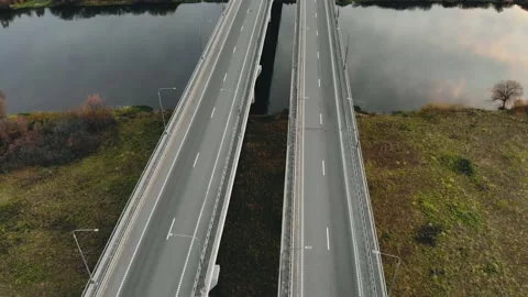 Empty four-lane bridge during lockdown due to quarantine 库存影片 140774668
