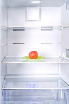 Empty fridge with single red apple inside Foto stock