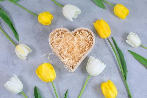 Empty gift wooden box in the shape of a heart for eco gift filled with Foto stock