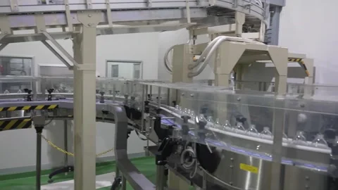 Empty Glass Bottles on a Sake Bottling Line Vídeos de archivo 340010530