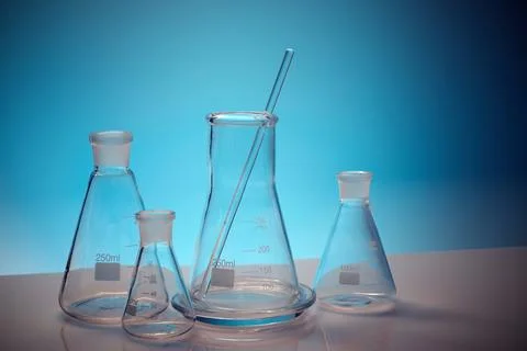 Empty glass flasks placed in a  laboratory table 库存照片