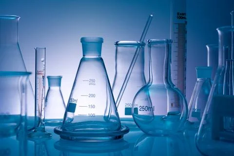 Empty glass flasks placed in a laboratory table Fotos de archivo