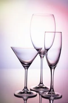 Empty glass goblets set. On a colored purple background abstract Foto stock