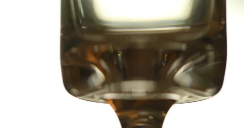 Empty Glass on the Table Vídeo Stock 330282407