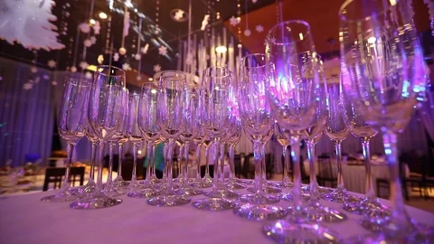 Empty glasses for champagne on the buffet table in the restaurant hall, buffet Видео 87730281