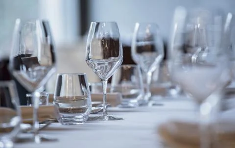 Empty glasses in restaurant. Cutlery on the table  Foto stock